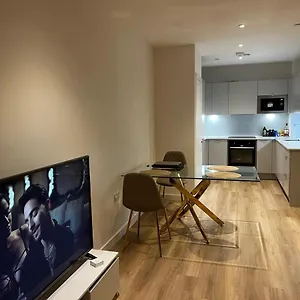 Apartment Luxury One Bedroom Flat, London
