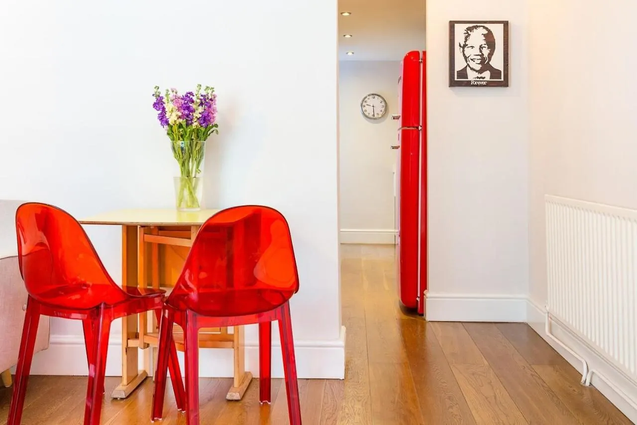 Beautifully Styled Modern Apartment With Garden London